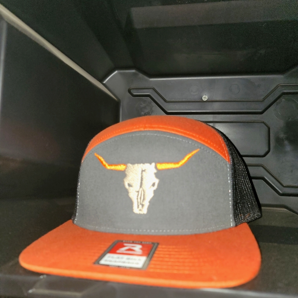 New snapback Richardson. LONGHORN EMBROIDERY. One size fits all.